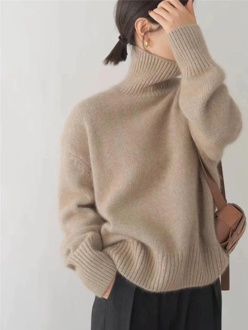 Linn |  Turtleneck